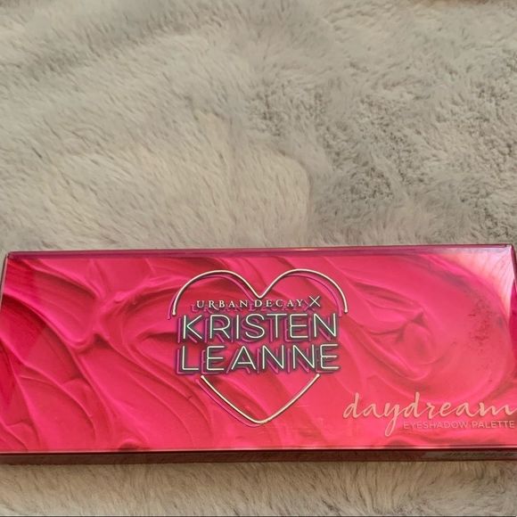 2 for $30 - Urban Decay - Daydreaming Palette - Picture 3 of 4